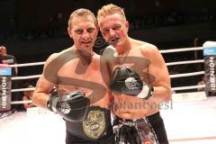 2. Gladiators Fight Night - Promikampf für guten Zweck - Karl Ettinger (FDP) (links) gegen Karl Straub (CSU), Sieger Karl Ettinger nach Punkte