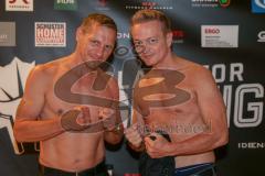 Gladiator Fightnight - Offizielles Wiegen - Karl Ettinger links - Karl Straub rechts - Foto: Jürgen Meyer