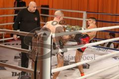 Kickboxen - Vollkontakt - WM Kampf  - WKN K1 bis 58,5 Kg - Szajko Jan rote Hose Kickboxtempel Ingolstadt - Huet Ougo schwarze Hose Osman Gym - Foto: Jürgen Meyer