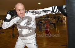 Pressetraining - Jens Lintow - Kickbox WM - Vorbereitung am Sandsack