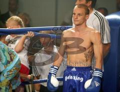 Kickboxen - Gala - Abschiedskampf Jens Lintow - EM Johannes Wolf konzentriert vor dem Kampf gegen Nabil MAJOUBI