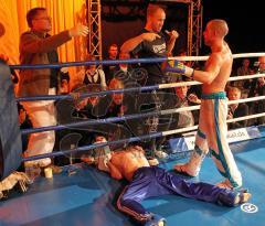 Kickboxen - WAKO - Weltemeisterschaft - Johannes Wolf - Daniel Martins Titelverteidiger - Der Kampf ist aus, Wolf bleibt vor Erschöpfung liegen
