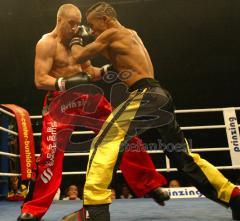 Kick-Box-WM - Marc Apele greift permanent an