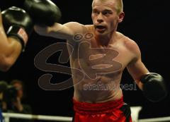 Kick-Box-Meisterschaft - rechts Viktor Hofmann - Internationale Deutsche Meisterschaft bis 72 KG gegen Julien Pinel