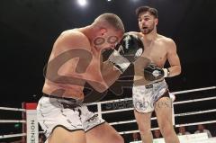 Gladiator Fightnight 3 - K1 Kickboxen - Weltmeisterschaft, Männer bis 83 kg, Avdili Burhan (Ingolstadt, weiß-orange Hose) gegen David Meduna (Tschechien, weiße Hose), Sieger KO 4. Runde Burhan Avdili