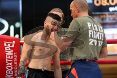 Kickboxen - K1 - Plaza Fights - Europameisterschaft K1 bis 59 KG, Jan Szajko (Ingolstadt schwarze Hose) Trainer Jens Lintow, Gegner Totts Tarik (Genua, rote Hose)