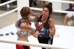 Kickboxen - K1 - Plaza Fights - VK International Deutsche Pro AM Damen bis 56 KG - Carolin Lasota (Ingolstadt, rote Hose) gegen Melissa Baldini (Genua, schwarze Hose)