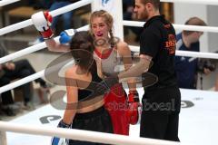 Kickboxen - K1 - Plaza Fights - VK International Deutsche Pro AM Damen bis 56 KG - Carolin Lasota (Ingolstadt, rote Hose) gegen Melissa Baldini (Genua, schwarze Hose)