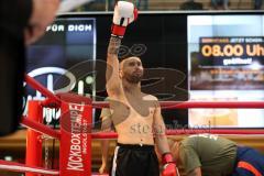Kickboxen - K1 - Plaza Fights - Europameisterschaft K1 bis 59 KG, Jan Szajko (Ingolstadt schwarze Hose) Trainer Jens Lintow, Gegner Totts Tarik (Genua, rote Hose)