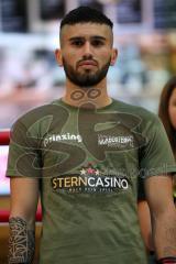 Kickboxen - K1 - Plaza Fights - Europameisterschaft K1 bis 59 KG, Jan Szajko (Ingolstadt) vor dem Kampf Nationalhymne