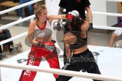 Kickboxen - K1 - Plaza Fights - VK International Deutsche Pro AM Damen bis 56 KG - Carolin Lasota (Ingolstadt, rote Hose) gegen Melissa Baldini (Genua, schwarze Hose)