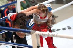 Kickboxen - K1 - Plaza Fights - VK International Deutsche Pro AM Damen bis 56 KG - Carolin Lasota (Ingolstadt, rote Hose) gegen Melissa Baldini (Genua, schwarze Hose)