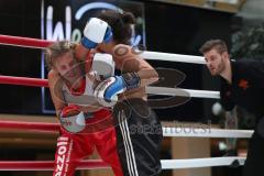 Kickboxen - K1 - Plaza Fights - VK International Deutsche Pro AM Damen bis 56 KG - Carolin Lasota (Ingolstadt, rote Hose) gegen Melissa Baldini (Genua, schwarze Hose)