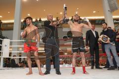 Kickboxen - K1 - Plaza Fights - Europameisterschaft K1 bis 59 KG, Jan Szajko (Ingolstadt schwarze Hose), Gegner Totts Tarik (Genua, rote Hose). Sieg nach Punkten für Szaiko, zieht den Gürtel an ISKA