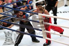 Kickboxen - K1 - Plaza Fights - VK International Deutsche Pro AM Damen bis 56 KG - Carolin Lasota (Ingolstadt, rote Hose) gegen Melissa Baldini (Genua, schwarze Hose)