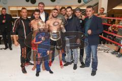 Kickboxen - K1 - Plaza Fights - Europameisterschaft K1 bis 59 KG, Jan Szajko (Ingolstadt schwarze Hose), Gegner Totts Tarik (Genua, rote Hose). Sieg nach Punkten für Szaiko, zieht den Gürtel an ISKA, Team