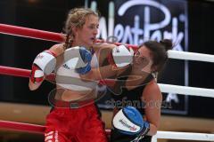 Kickboxen - K1 - Plaza Fights - VK International Deutsche Pro AM Damen bis 56 KG - Carolin Lasota (Ingolstadt, rote Hose) gegen Melissa Baldini (Genua, schwarze Hose)