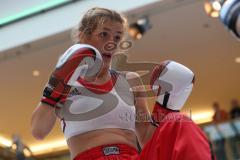 Kickboxen - K1 - Plaza Fights - VK International Deutsche Pro AM Damen bis 56 KG - Carolin Lasota (Ingolstadt, rote Hose) gegen Melissa Baldini (Genua, schwarze Hose)