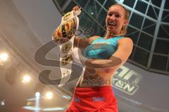 Kickboxen - Weltmeisterschaft WKU - Dr. Christine Theiss (München) - Cathy Le-Mee (F). Sieg durch technischen K.O. in der 5. Runde für Theiss - Jubel für die Fans