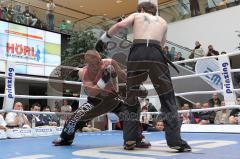 Kickboxen - Weltmeisterschaft - ISKA - Johannes Wolf gegen Marvin Falk (F) - Sieger nach Punkten in 12 Runden Johannes Wolf aus Ingolstadt - Wolf mit Überblick