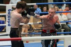 Kickboxen - Weltmeisterschaft - ISKA - Johannes Wolf gegen Marvin Falk (F) - Sieger nach Punkten in 12 Runden Johannes Wolf aus Ingolstadt - Wolf mit der besseren Übersicht