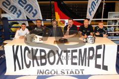 Offizielles Wiegen - Kickbox WM - Von li - re Ilias EL Hajoui - Betreuer von Ilias EL Hajoui - Davus Sidal Präsident ISKA -Tobias Gerold Moderator und Ringsprecher - Jens Lintow - Johannes Wolf - Foto: Jürgen Meyer