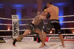 Kickboxen Thaiboxen - Stekos Fight Night - Weltmeisterschaft - WKU World Title -76 kg Thaiboxing K1 - David Dardan Morina (GER) vs. Dominik Zadora (POL) - Sieger KO in der 2. Runde David Dardan Morina - links Dominik Zadora trifft den Körper von rechts Da