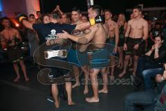 Kickboxen Thaiboxen - Stekos Fight Night - Weltmeisterschaft - WKU World Title -76 kg Thaiboxing K1 - David Dardan Morina (GER) vs. Dominik Zadora (POL) - Sieger KO in der 2. Runde David Dardan Morina, Gratulation mit den mitgereisten Fans