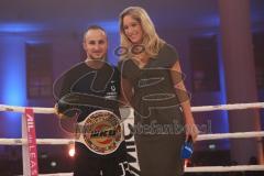 Kickboxen Thaiboxen - Stekos Fight Night - Weltmeisterschaft - WKU World Title -76 kg Thaiboxing K1 - David Dardan Morina (GER) vs. Dominik Zadora (POL) - Sieger KO in der 2. Runde David Dardan Morina, Interview mit Dr. Christine Theiss nach dem Kampf für