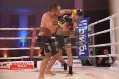 Kickboxen Thaiboxen - Stekos Fight Night - Weltmeisterschaft - WKU World Title -76 kg Thaiboxing K1 - David Dardan Morina (GER) vs. Dominik Zadora (POL) - Sieger KO in der 2. Runde David Dardan Morina - links David Dardan Morina und rechts Dominik Zadora