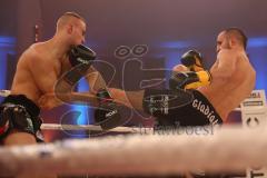 Kickboxen Thaiboxen - Stekos Fight Night - Weltmeisterschaft - WKU World Title -76 kg Thaiboxing K1 - David Dardan Morina (GER) vs. Dominik Zadora (POL) - Sieger KO in der 2. Runde David Dardan Morina - links Dominik Zadora, rechts Morina