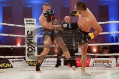 Kickboxen Thaiboxen - Stekos Fight Night - Weltmeisterschaft - WKU World Title -76 kg Thaiboxing K1 - David Dardan Morina (GER) vs. Dominik Zadora (POL) - Sieger KO in der 2. Runde David Dardan Morina - links Dominik Zadora, rechts David Dardan Morina