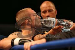 Kickbox Weltmeisterschaft - Titelverteidigiung - Johannes Wolf (GER) - Ilias El Hajoui (NL) - Sieger nach Punkten Johannes Wolf. Letzter Kampf Abschied - Pause, Trainer Jens Lintow