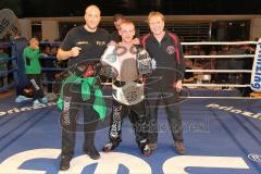 Kickbox Weltmeisterschaft - Titelverteidigiung - Johannes Wolf (GER) - Ilias El Hajoui (NL) - Sieger nach Punkten Johannes Wolf. Letzter Kampf Abschied. Trainer Jens Lintow und rechts Trainer Peter Lutzny aus Erding