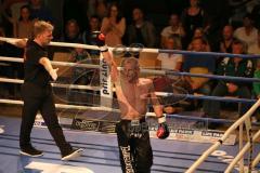 Kickbox Weltmeisterschaft - Titelverteidigiung - Johannes Wolf (GER) - Ilias El Hajoui (NL) - Sieger nach Punkten Johannes Wolf. Letzter Kampf Abschied. Der Kampf ist aus, Johannes Wolf siegessicher