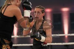 Kickboxen - Thaiboxen - Stekos Fight Night - Hauptkampf - WKU Weltmeisterschaft (10 x 2min.) Kickboxen - 57,5 kg - Julia Irmen (GER) vs. Mellony Geugjes (NL)