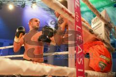 Kickboxen - Thaiboxen - Stekos Fight Night - WKU Weltmeisterschaft (5 x 3 min.) Thaiboxen K1 - 76 kg - Dardan Morina (GER) vs. Michal Halada (SVK) - Dardan Morina startet voll mit Angriff