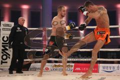 Kickboxen - Thaiboxen - Stekos Fight Night - WKU Weltmeisterschaft (5 x 3 min.) Thaiboxen K1 - 76 kg - Dardan Morina (GER) vs. Michal Halada (SVK) - Dardan Morina wird von Michal Halada von den Beinen geholt