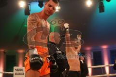 Kickboxen - Thaiboxen - Stekos Fight Night - WKU Weltmeisterschaft (5 x 3 min.) Thaiboxen K1 - 76 kg - Dardan Morina (GER) vs. Michal Halada (SVK) - Dardan Morina siegt durch KO in der zweiten Runde - Urteilsverkündung