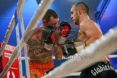 Kickboxen - Thaiboxen - Stekos Fight Night - WKU Weltmeisterschaft (5 x 3 min.) Thaiboxen K1 - 76 kg - Dardan Morina (GER) vs. Michal Halada (SVK) - Dardan Morina im Angriff trifft mit voller Wucht