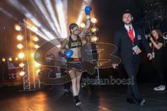 Steko´s Fight Night - ran Boxen - WKU Weltmeisterschaft Kickboxen Lowkick bis 62,5 kg - Titelverteidigerin Marie Lang (München) gegen Elna Nielsson (Schweden) weiss-schwarze Hose