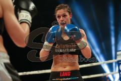 Steko´s Fight Night - ran Boxen - WKU Weltmeisterschaft Kickboxen Lowkick bis 62,5 kg - Titelverteidigerin Marie Lang (München) gegen Elna Nielsson (Schweden) weiss-schwarze Hose