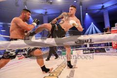 Stekos Fight Night - Postpalast - Kickboxen - Boxen - K1 - WKU WM - Thaiboxen - Michale Smolik (GER) weisse Handschuhe gegen Enver Sljivar (SUI), Sieger Smolik