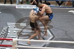 Kickboxen - WM Kampf ISKA - K1 - 59 Kg - blaue Hose Herrausforderer Szajko Jan vom Kickboxtempel Ingolstadt - schwarze Hose amtierender Weltmeister Hosseini Qurban vom Iron Fist Gym Vienna - Foto: Jürgen Meyer