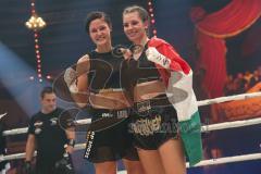 Stekos Fight Night 2018 - Kickboxen - Weltmeisterschaft - WKU - Lowkick - Marie Lang (GER) gegen Rebeka Szendrei (HUN) - Siegerin nach Punkten Maria Lang, Marie Lang links