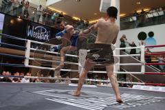 Kickboxen - WM Kampf ISKA - K1 - 59 Kg - blaue Hose Herrausforderer Szajko Jan vom Kickboxtempel Ingolstadt - schwarze Hose amtierender Weltmeister Hosseini Qurban vom Iron Fist Gym Vienna - Foto: Jürgen Meyer