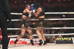 Stekos Fight Night 2018 - Kickboxen - Weltmeisterschaft - WKU - Lowkick - Marie Lang (GER) gegen Rebeka Szendrei (HUN) - Siegerin nach Punkten Maria Lang, Marie Lang rechts