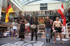 Kickboxen - WM Kampf ISKA - K1 - 59 Kg - blaue Hose Herrausforderer Szajko Jan vom Kickboxtempel Ingolstadt - schwarze Hose amtierender Weltmeister Hosseini Qurban vom Iron Fist Gym Vienna - Foto: Jürgen Meyer