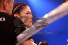 Stekos Fight Night - Postpalast - Kickboxen - Boxen - K1 - WKU WM Kickboxen, Marie Lang (GER) schwarze Hose gegen Lucia Krajcovic (SVK) blaue Hose, Siegerin Lang