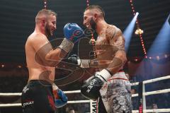 Stekos Fight Night 2018 - Kickboxen - Weltmeisterschaft - WKU Weltmeisterschaft Thaiboxen bis 76 kg, David Dardan Morina (GER) gegen Christian Guiderdone (ITA), Punktsieger Morina, Dardan Morina schwarze Hose, Kampf ist aus